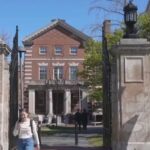 Mais de 300 brasileiros podem ser afetados após proibição de Trump para estudantes estrangeiros na Harvard