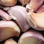 Conheça os benefícios de comer alho com o estômago vazio