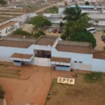 Presos fogem de Conjunto Penal de Teixeira de Freitas; internos cavaram buraco em cela