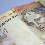 Trabalhadores nascidos em setembro e outubro já podem sacar abono salarial a partir desta terça