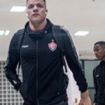 Confira as escalações oficiais de Botafogo x Vitória pelo Brasileirão