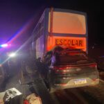 Ônibus com romeiros de Minas Gerais se envolve em acidente com carro na Bahia; motorista fica em estado grave