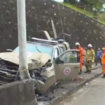 Quatro policiais militares ficam feridos após viatura bater em poste em Salvador
