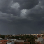 Utinga, Bonito e Wagner entram em alerta de chuvas intensas; Inmet inclui mais de 200 cidades da Bahia