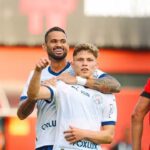 Joia marca, Bahia bate o Vitória com mistão e dispara na liderança do Baiano