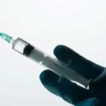 Brasil é vetado de fabricar genérico de injeção contra HIV; preço ameaça acesso pelo SUS