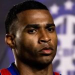 Titular diante do Barcelona, Jean Lucas completa 300 jogos na carreira: “Mais um momento especial vestindo essa camisa”