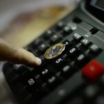 Déficit sobe a R$ 61,7 bi em 2025, e meta fiscal é cumprida com despesas fora da conta