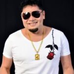 Morre Ray Douglas, ícone do brega e da seresta, aos 58 anos.