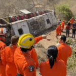 Ônibus com romeiros retornando de Juazeiro do Norte tomba e deixa pelo menos 15 mortos