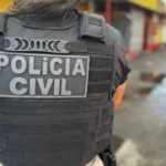 Taxista é sequestrado e mantido refém por trio durante série de assaltos em Lauro de Freitas