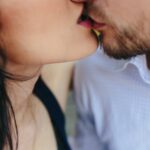 Vai beijar no Carnaval? Confira algumas doenças transmitidas pela boca