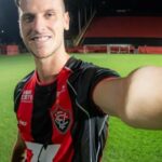 Com a camisa 8, Vitória anuncia a contratação do argentino Tomás Pochettino
