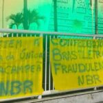 Na bronca! Torcedores protestam na sede da CBF após eliminação do Brasil na Copa do Mundo