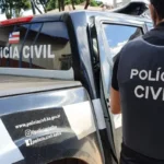 Homem é conduzido à delegacia após suspeita de ato obsceno em frente a crianças na Bahia