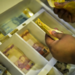 Trabalhadores nascidos em novembro e dezembro recebem abono salarial; confira.