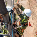 Operação Gatonet da Coelba chega a Utinga em agosto; cabos de internet irregulares serão removidos dos postes