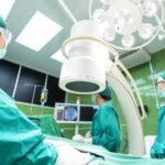 Perdeu a visão após plástica: Médico famoso é condenado a pagar R$ 162 mil e pensão vitalícia a paciente