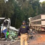 URGENTE: 21 pessoas morrem em acidente entre micro-ônibus e carreta em rodovia nesta quarta
