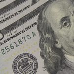 Dólar abre perto da estabilidade antes de nova pesquisa Datafolha e debate presidencial