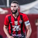 Vitória denuncia Grêmio por dívida de R$ 10,3 milhões e dirigente dispara: “Esculhambação”